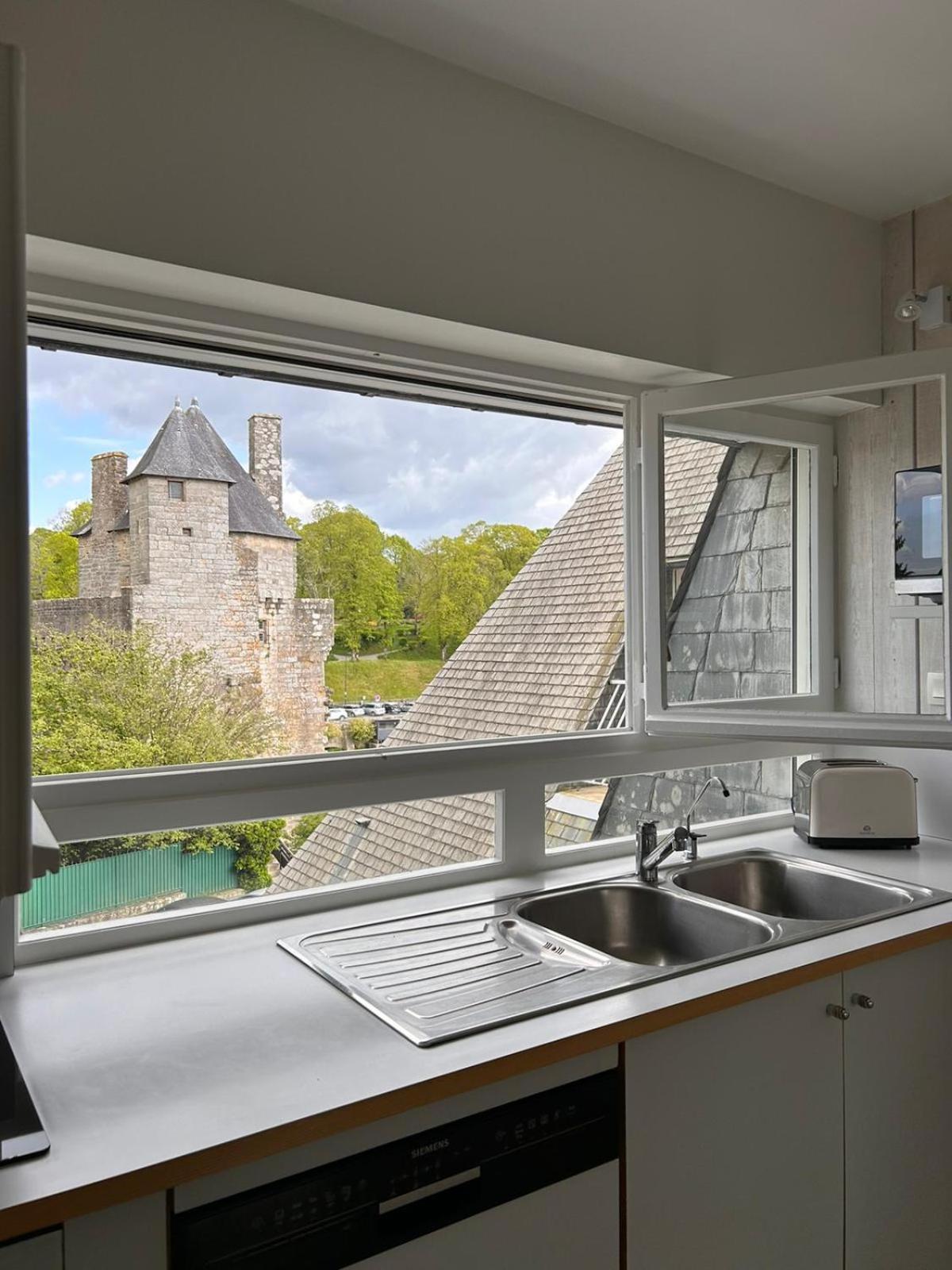 Laroche Grand Duplex Dans Le Centre Historique Avec Garage Apartment Vannes Exterior foto