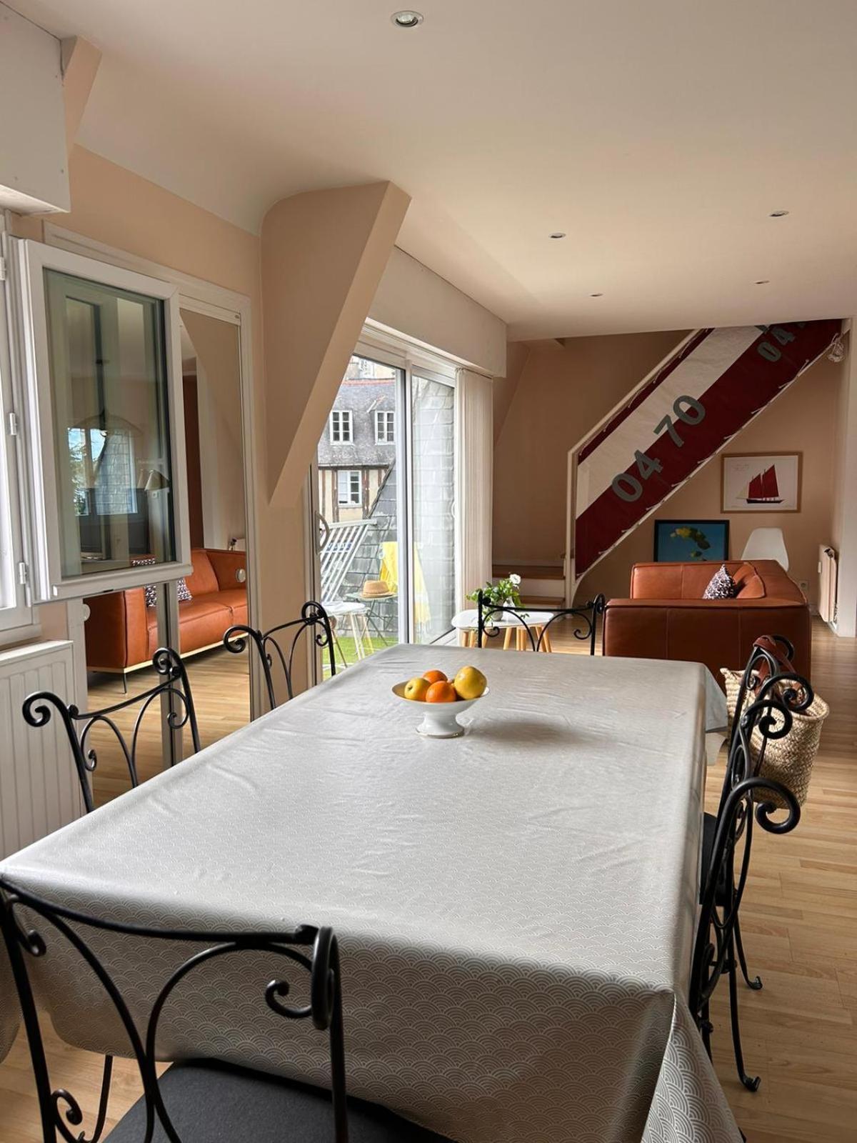 Laroche Grand Duplex Dans Le Centre Historique Avec Garage Apartment Vannes Exterior foto