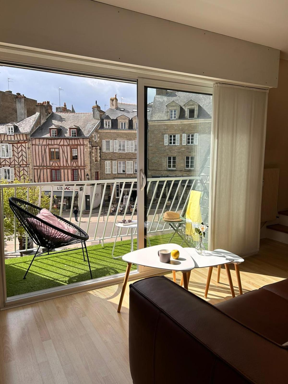 Laroche Grand Duplex Dans Le Centre Historique Avec Garage Apartment Vannes Exterior foto